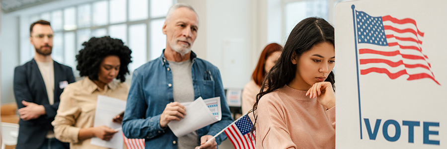 A line up of American voters waiting to mark their ballots.